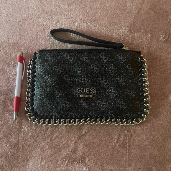 Guess wristlet Clutch - Picture 3 of 6